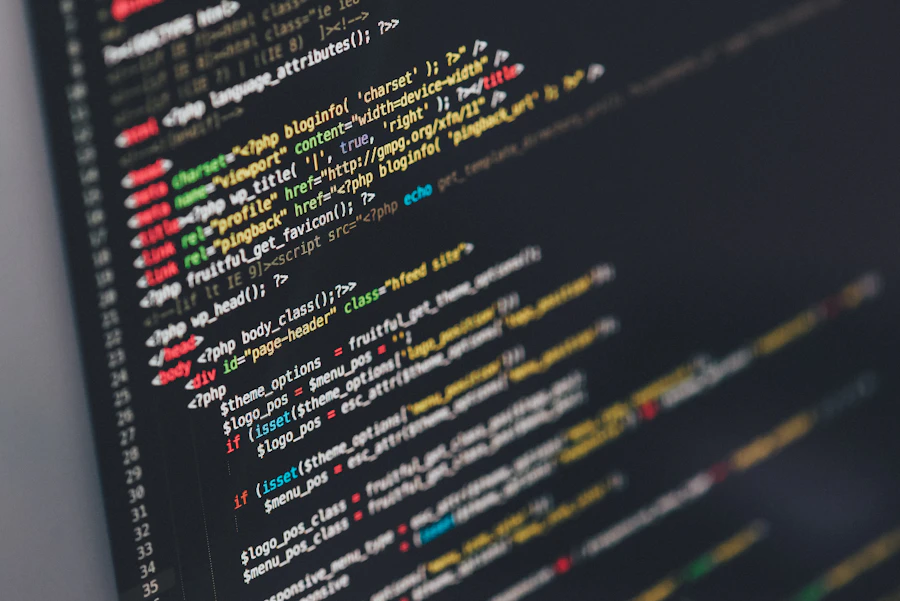 Equipo de desarrollo integrando controles de seguridad en pipeline CI/CD con apoyo de Structa Defense