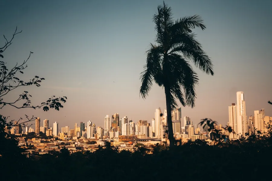 Skyline de Ciudad de Panamá, centro financiero y logístico de las empresas panameñas protegidas por Structa Defense